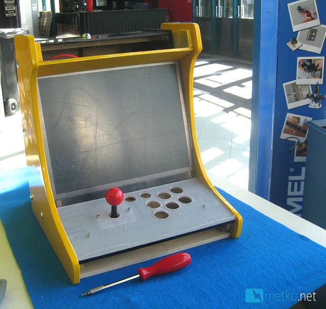 Project:: Arcade - Tutorial on how to build a desktop arcade cabinet