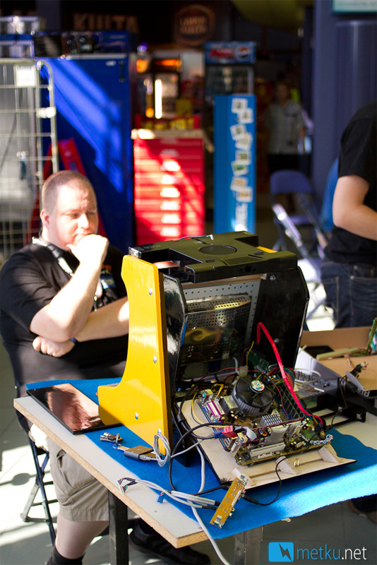 Project:: Arcade - Tutorial on how to build a desktop arcade cabinet