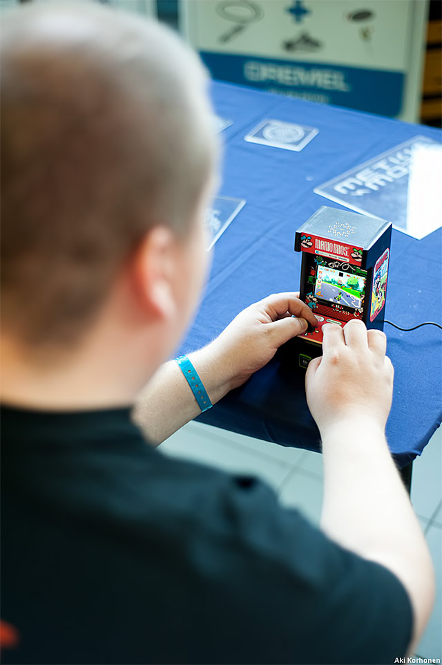GarBade - Game Boy Arcade - Klassikko kabinetin muodossa