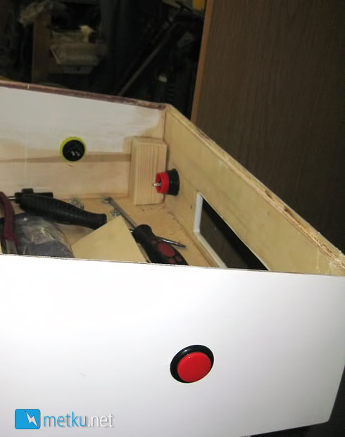 Metku Pinball - World first water cooled Pinball machine!