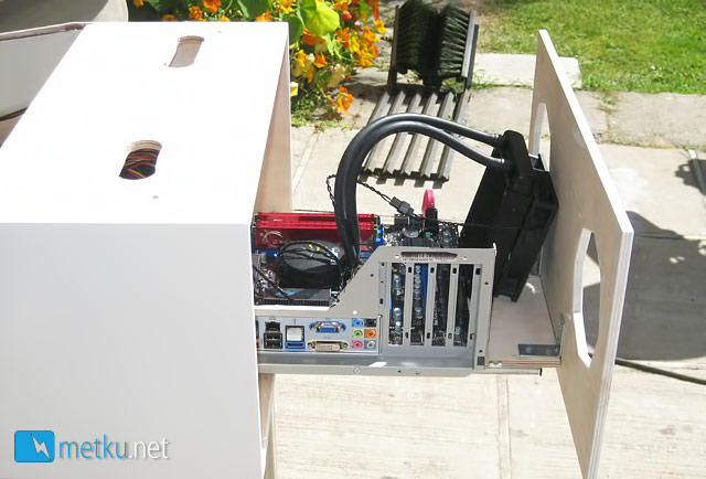 Metku Pinball - World first water cooled Pinball machine!