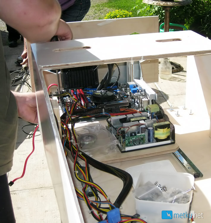 Metku Pinball - World first water cooled Pinball machine!
