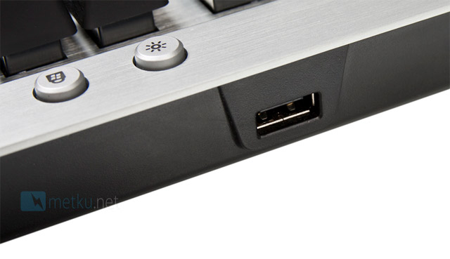 Corsair Vengeance K90 Gaming Keyboard - High-end keyboard for a gamer
