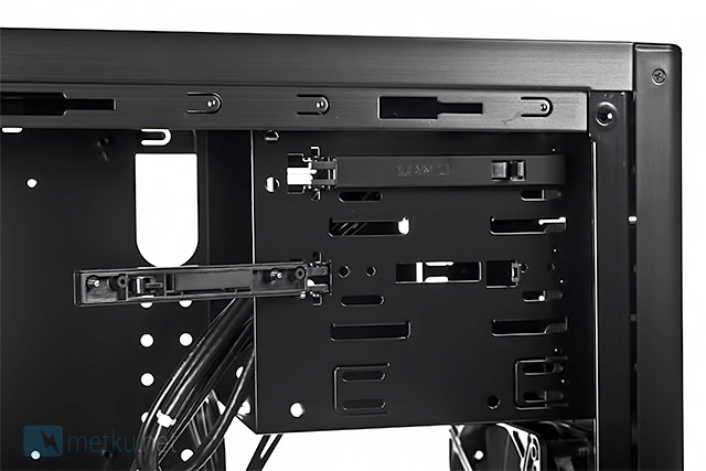Lian Li PC-7HX -kotelo - Korkealaatuinen kotelo moneen käyttöön