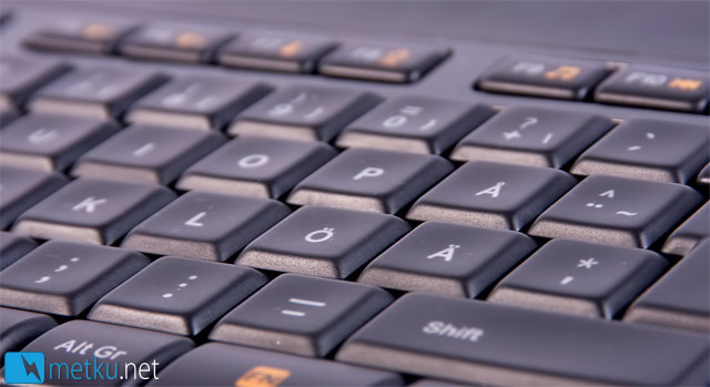 Logitech Wireless Illuminated Keyboard K800 - A very stylish wireless keyboard