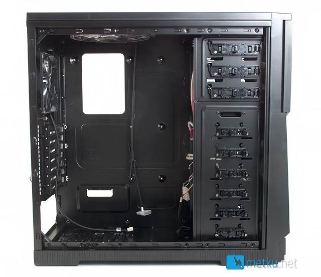 Thermaltake Armor A90 - Gaming case with eye-catching details