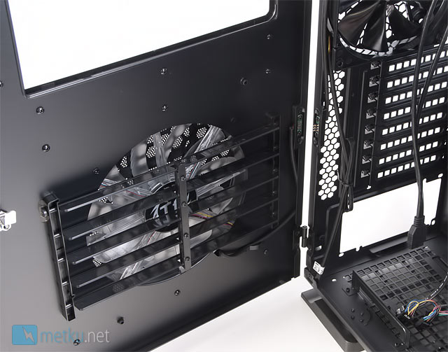Thermaltake Level 10 GT - Breaking the mold in case design